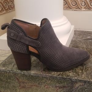 FRANCO SARTO Dale 2 Suede Ankle Bootie 8M